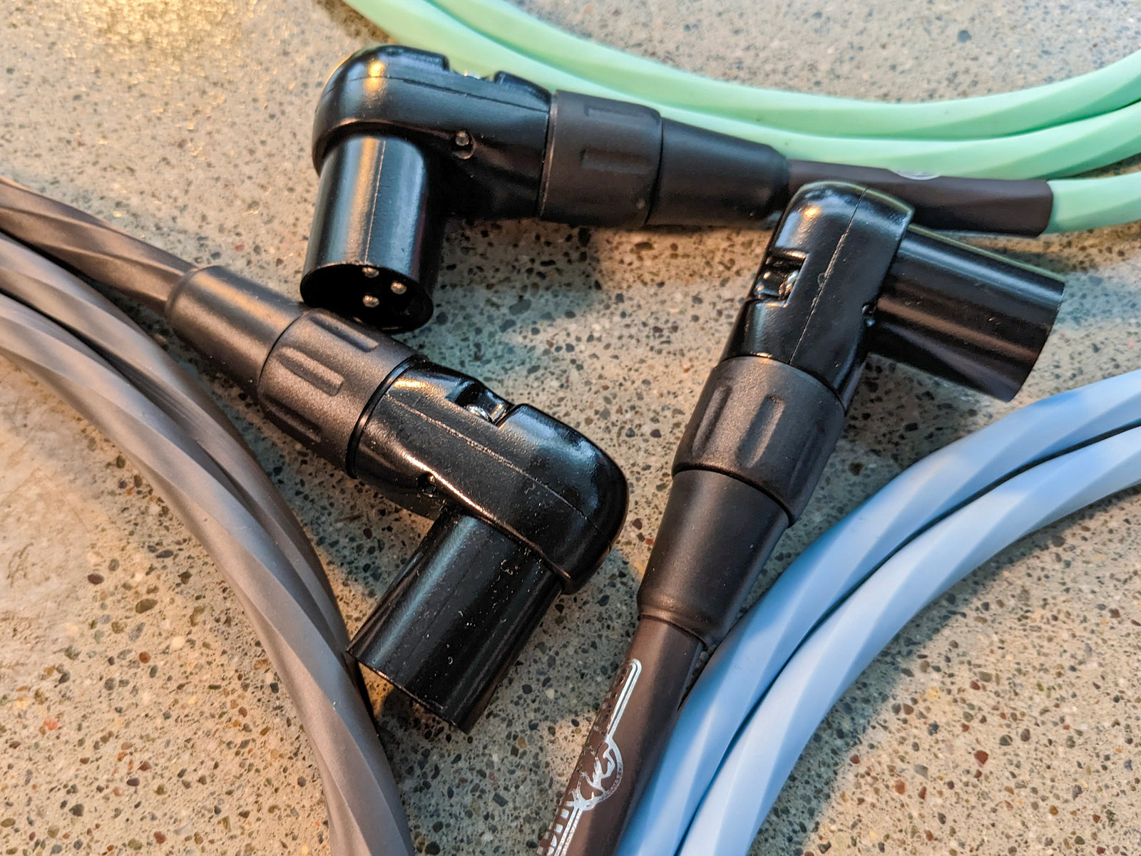 Pig Hog Hex Series Right Angle Mic Cable, 3ft - Daphne Blue