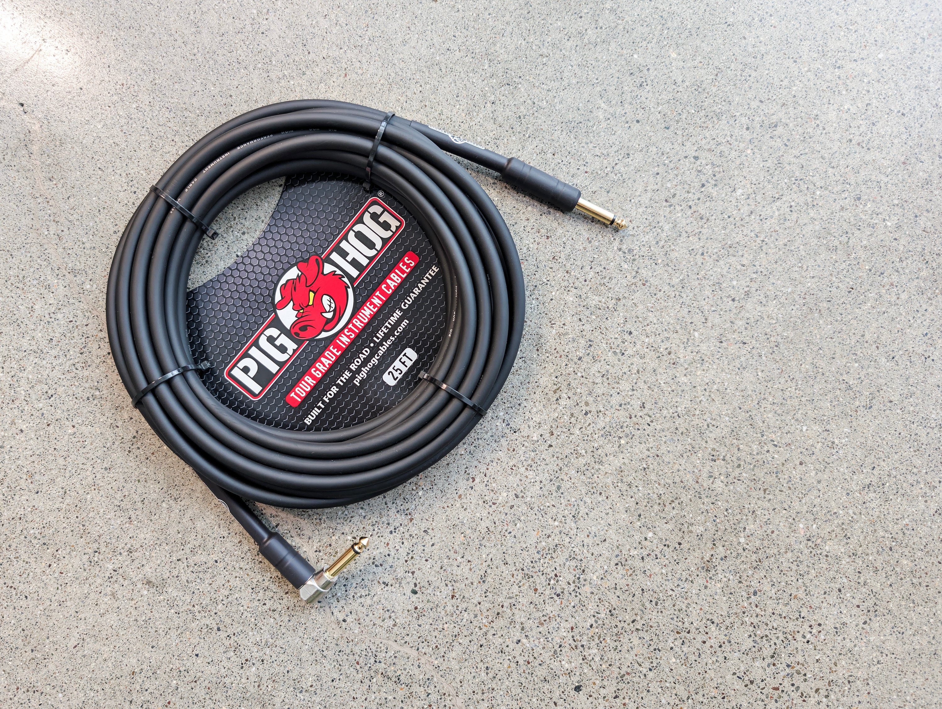 Pig Hog 25ft 1/4" - 1/4" Right Angle 8mm Inst. Cable