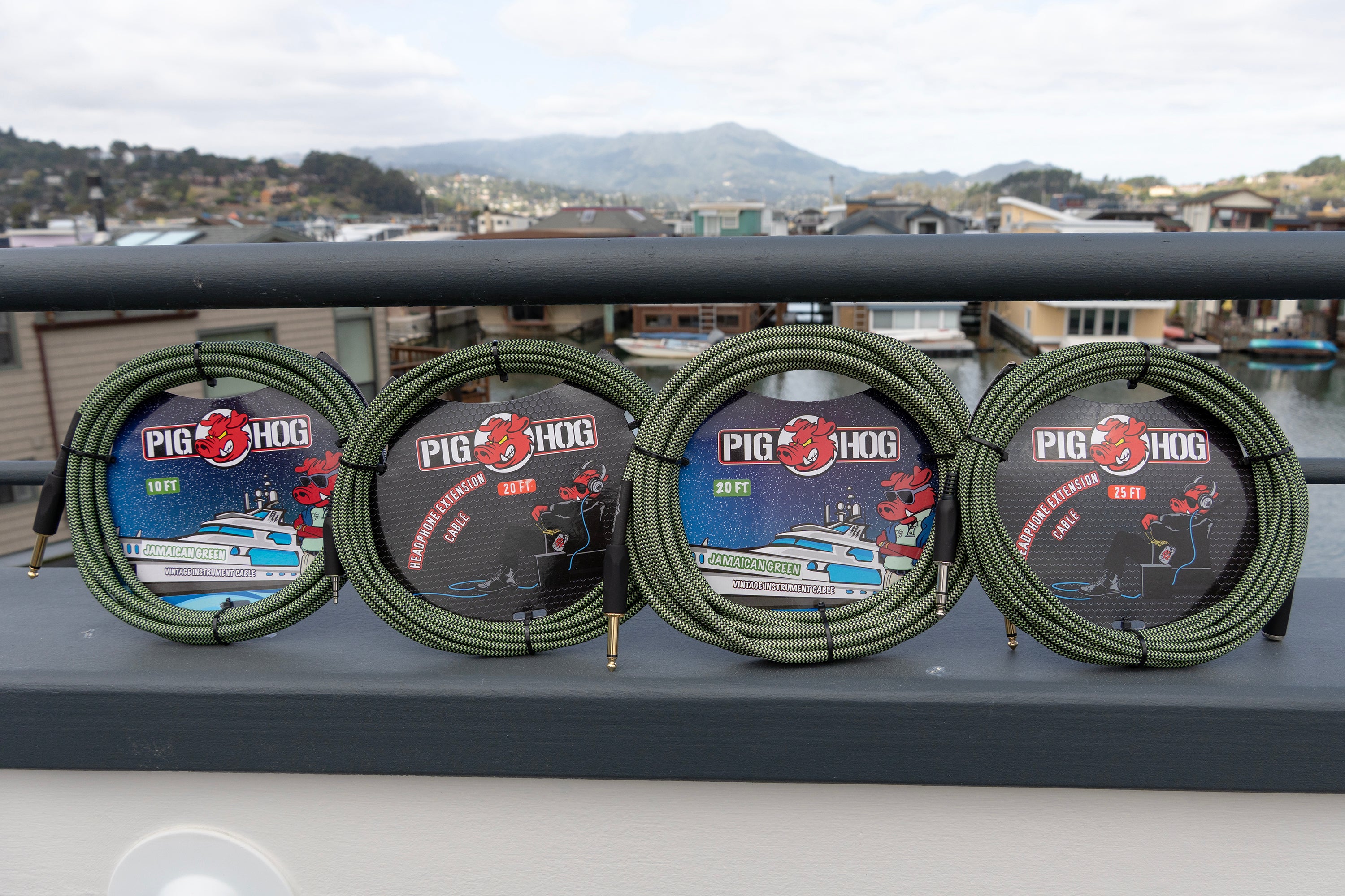 Pig Hog "Jamaican Green" Instrument Cable, 20ft Right Angle