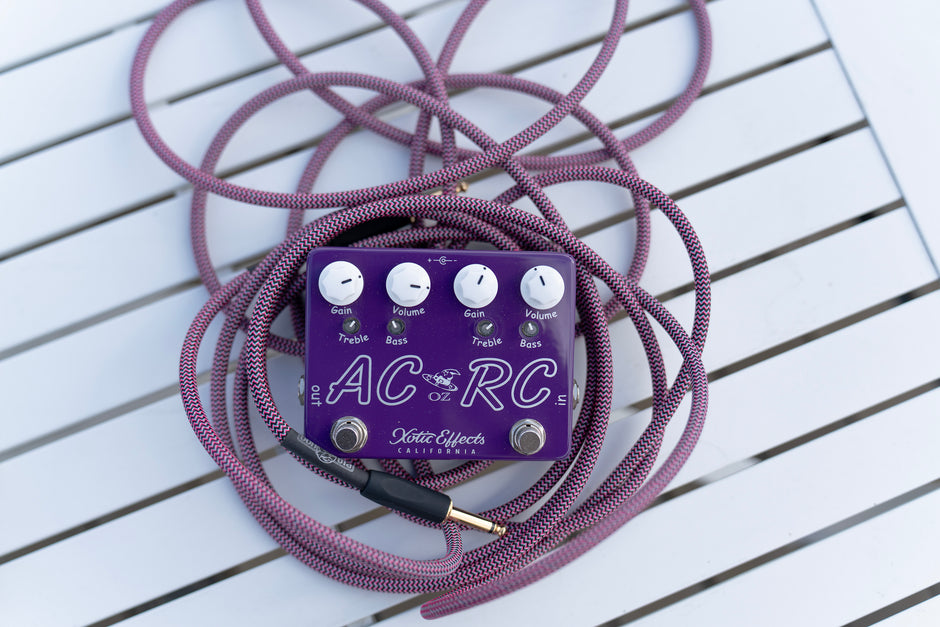 Pig Hog "Riviera Purple" Instrument Cable, 10ft Right Angle