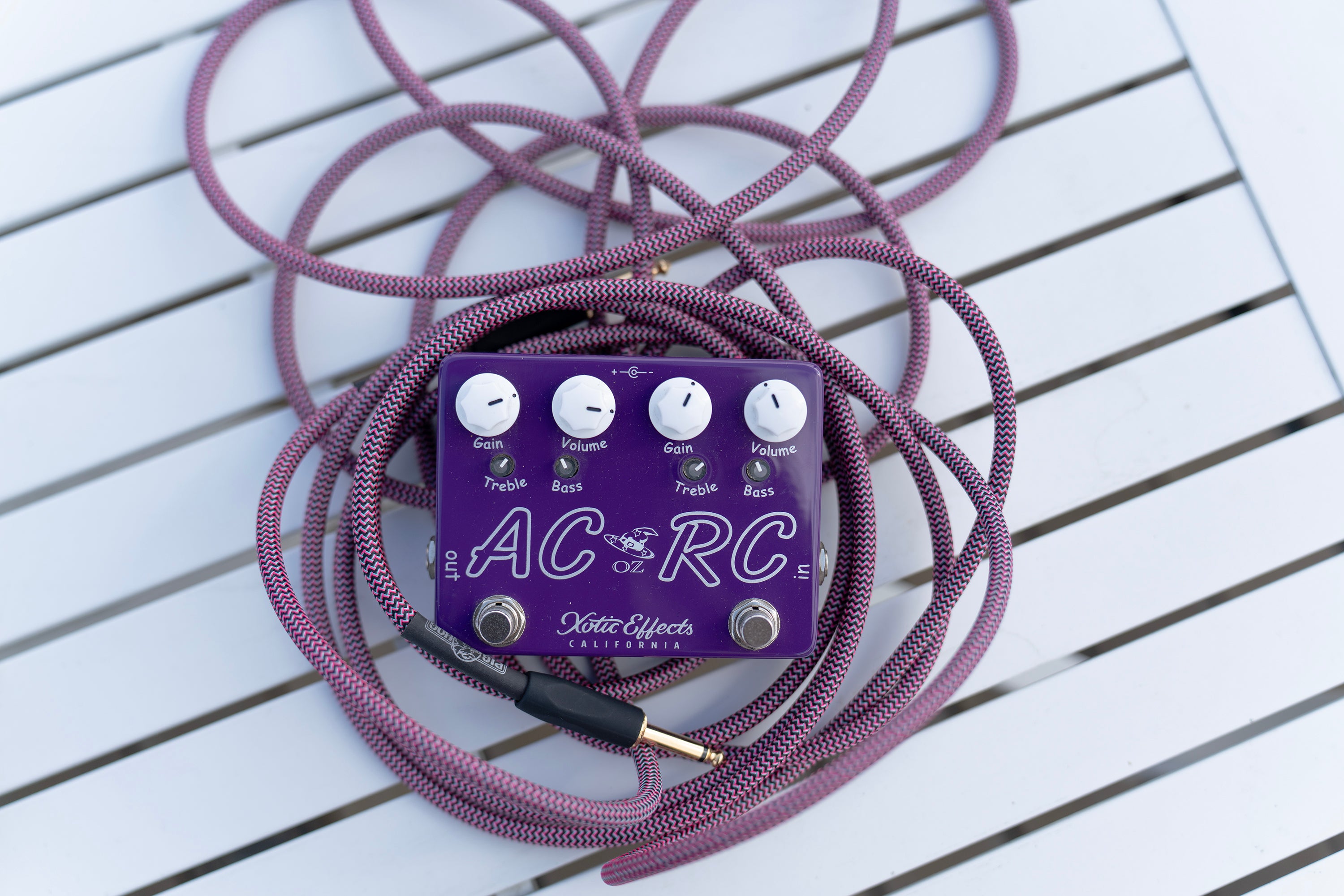 Pig Hog "Riviera Purple" Instrument Cable, 20ft Right Angle