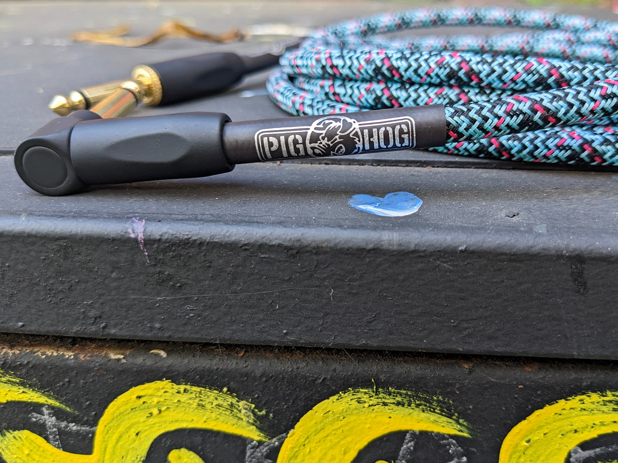 Pig Hog "Blue Graffiti" Instrument Cable, 20ft Right Angle
